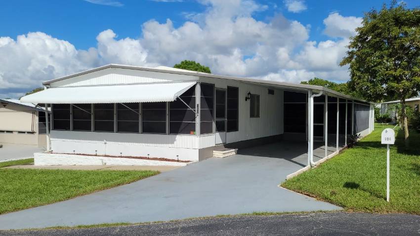 Dundee, FL Mobile Home for Sale located at 104 Baywood Drive Dell Lake Village